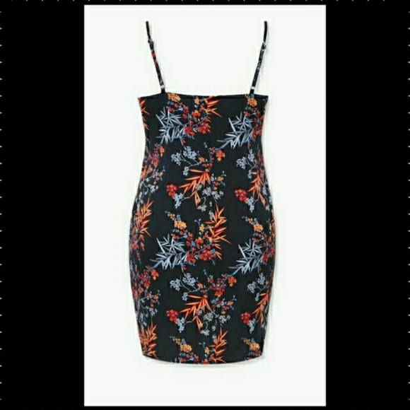 Forever 21 Floral summer dress with slit - Picture 2 of 9